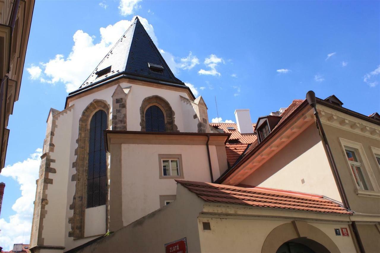Spacious Charles Bridge Apt In The Heart Of * Prag