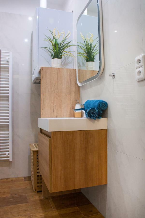 Apartment Premyslovska - 2 Bathrooms *