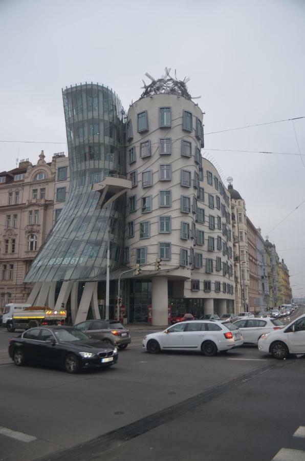 Apartmán The Dancing House Residence, Two Bedroom With Balcony Near River!