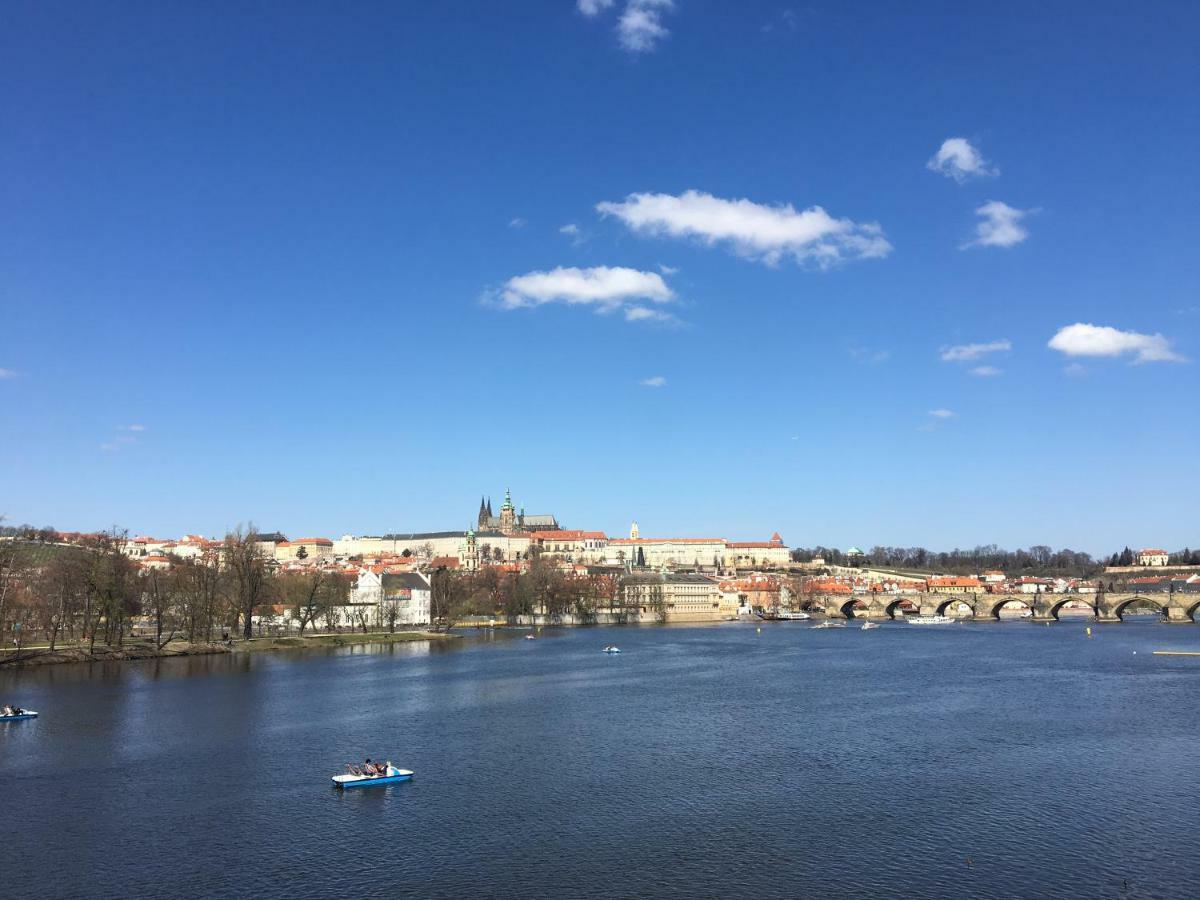 The Dancing House Residence, Two Bedroom With Balcony Near River! Apartmán