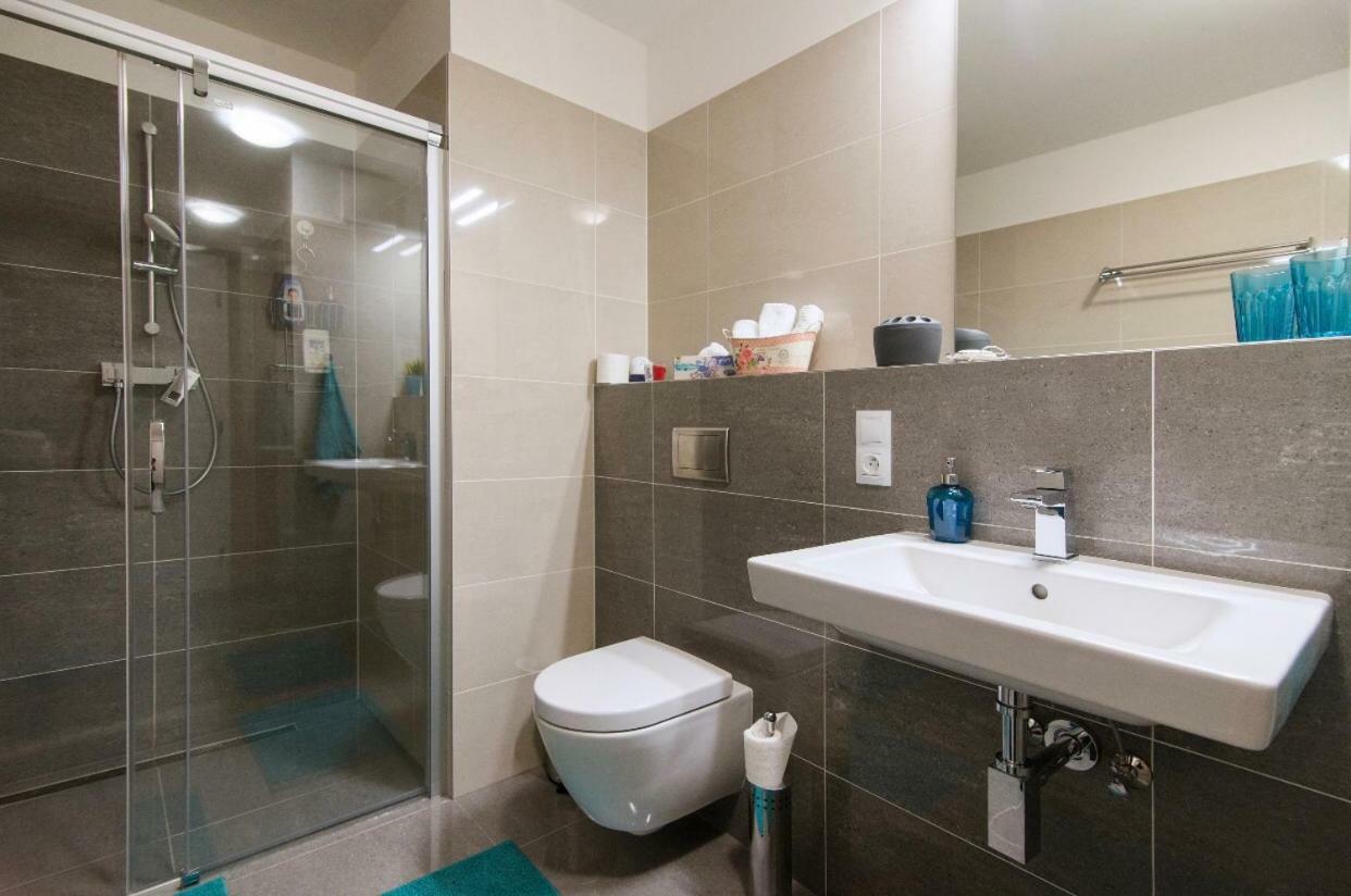 Apartment Free Parking In Garage Karolina Plazza, New Cosy With Need