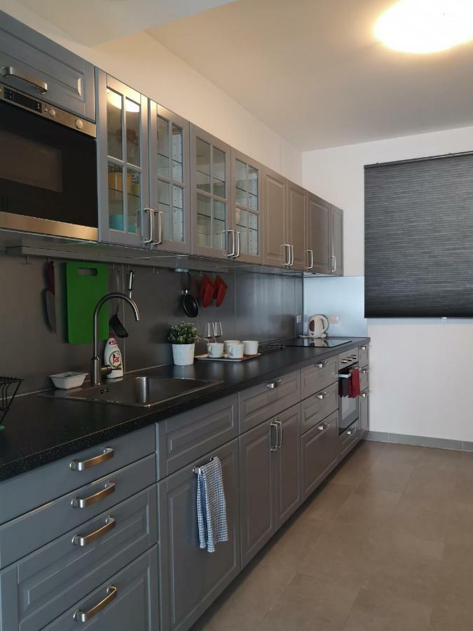 And Refreshing Flat In Apartment *