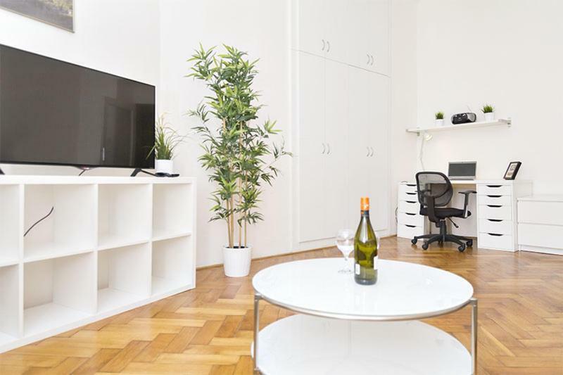 With 2 Bathrooms- 5 Minutes From Old Town - 102 M2 Lejlighed
