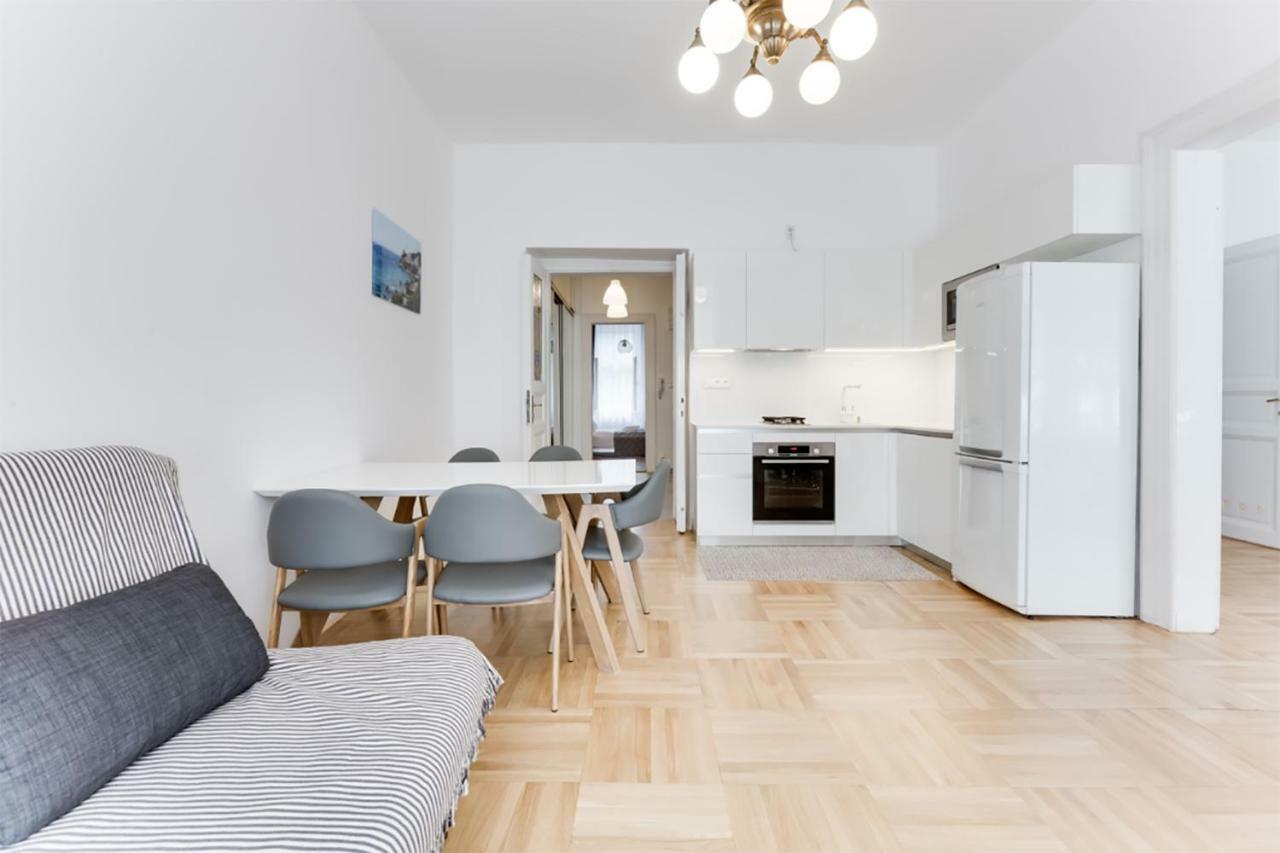 The Dancing House Residence, Two Bedroom With Balcony Near River! Apartmán Praha