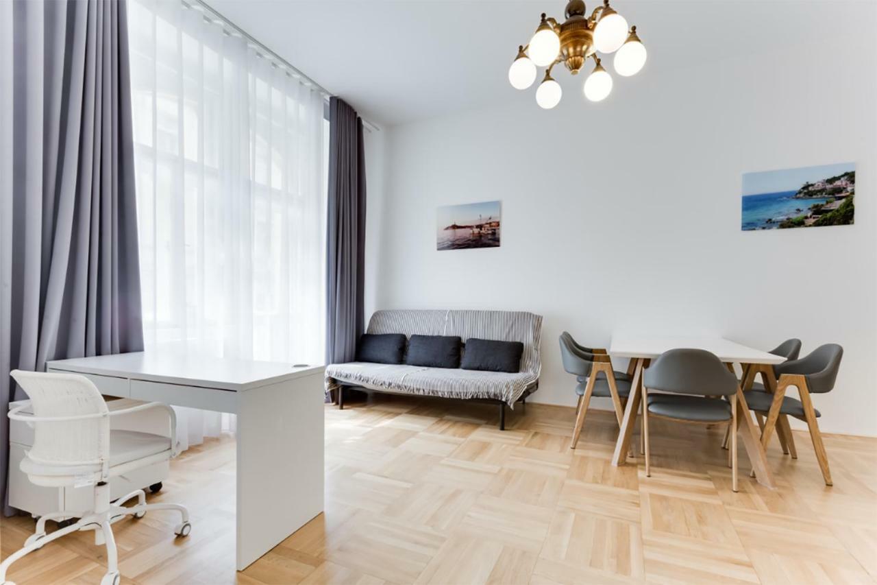 The Dancing House Residence, Two Bedroom With Balcony Near River!