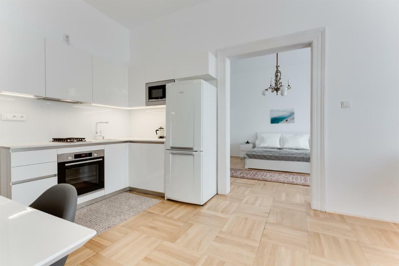 The Dancing House Residence, Two Bedroom With Balcony Near River! * Praha