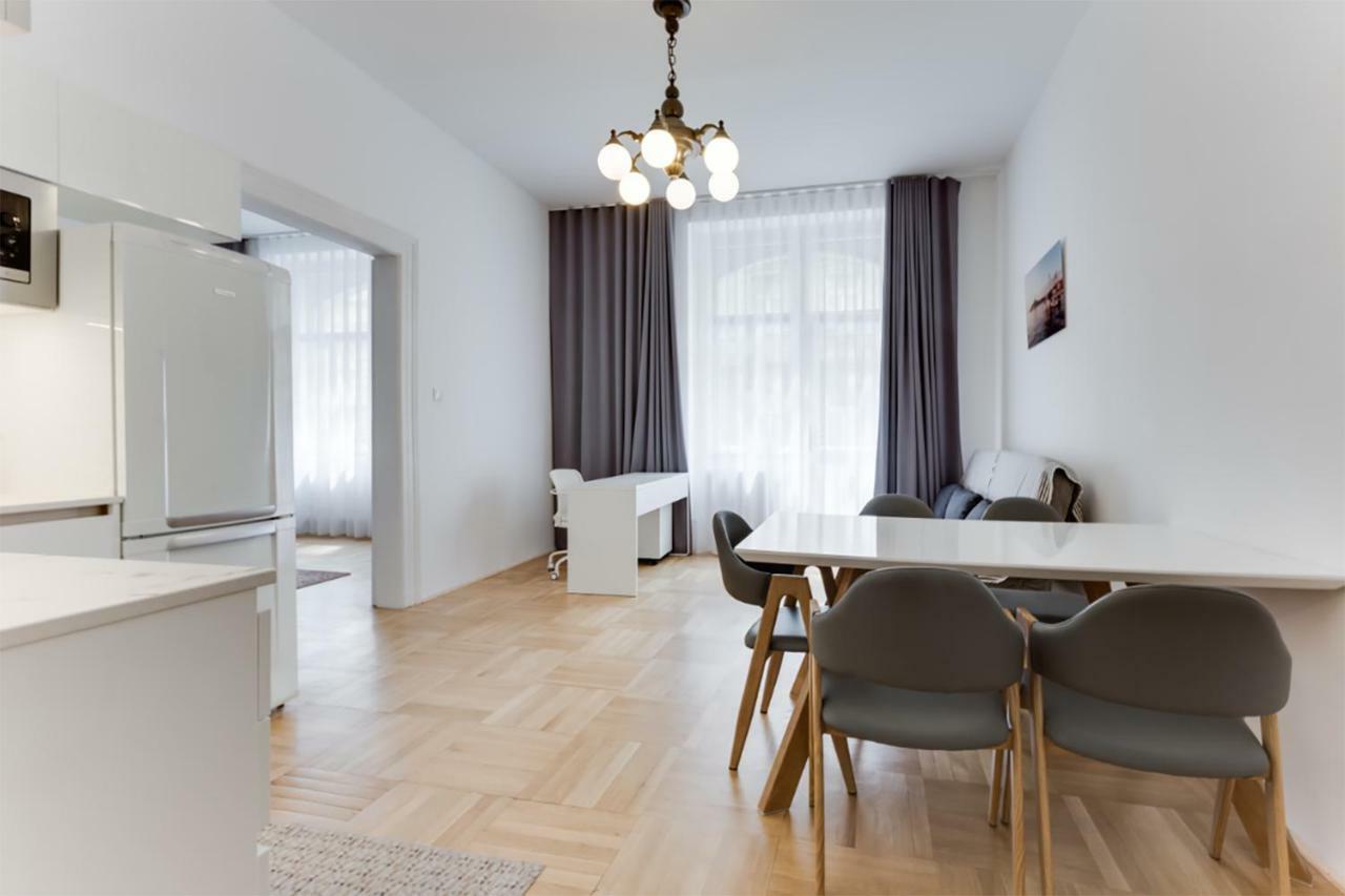 Apartmán The Dancing House Residence, Two Bedroom With Balcony Near River! Praha