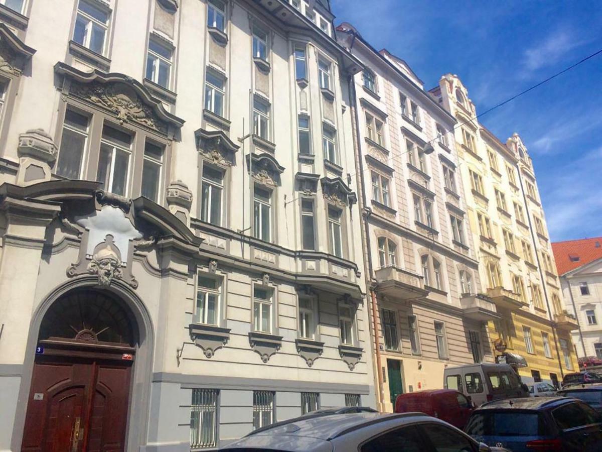 The Dancing House Residence, Two Bedroom With Balcony Near River!