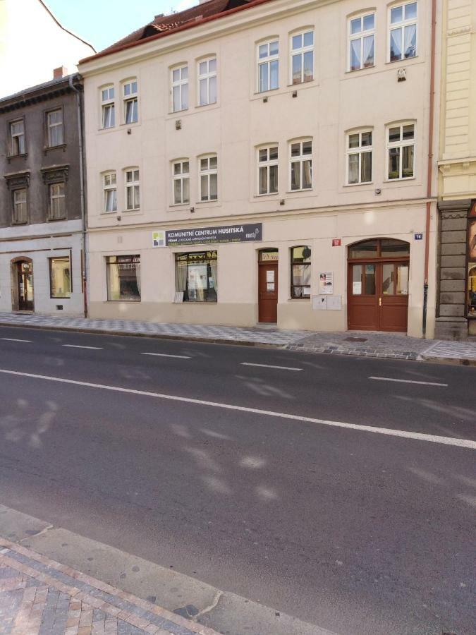 Lägenhet Husitska 114/74 *