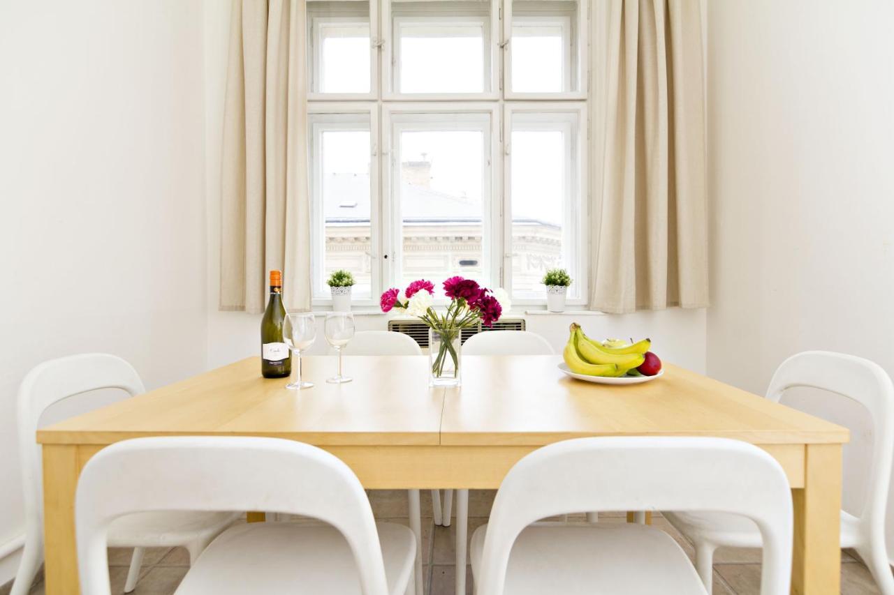 With 2 Bathrooms- 5 Minutes From Old Town - 102 M2 Lejlighed Prag