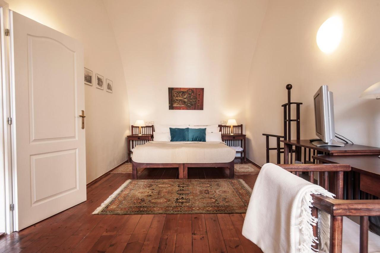Domus Henrici 4*