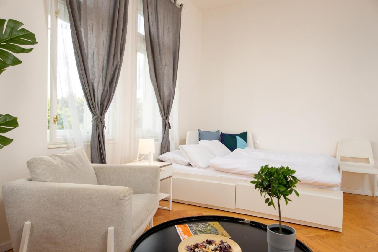 Apartment Park Karlin *