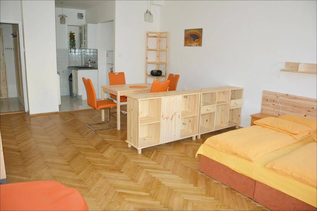 Machek Apartment *