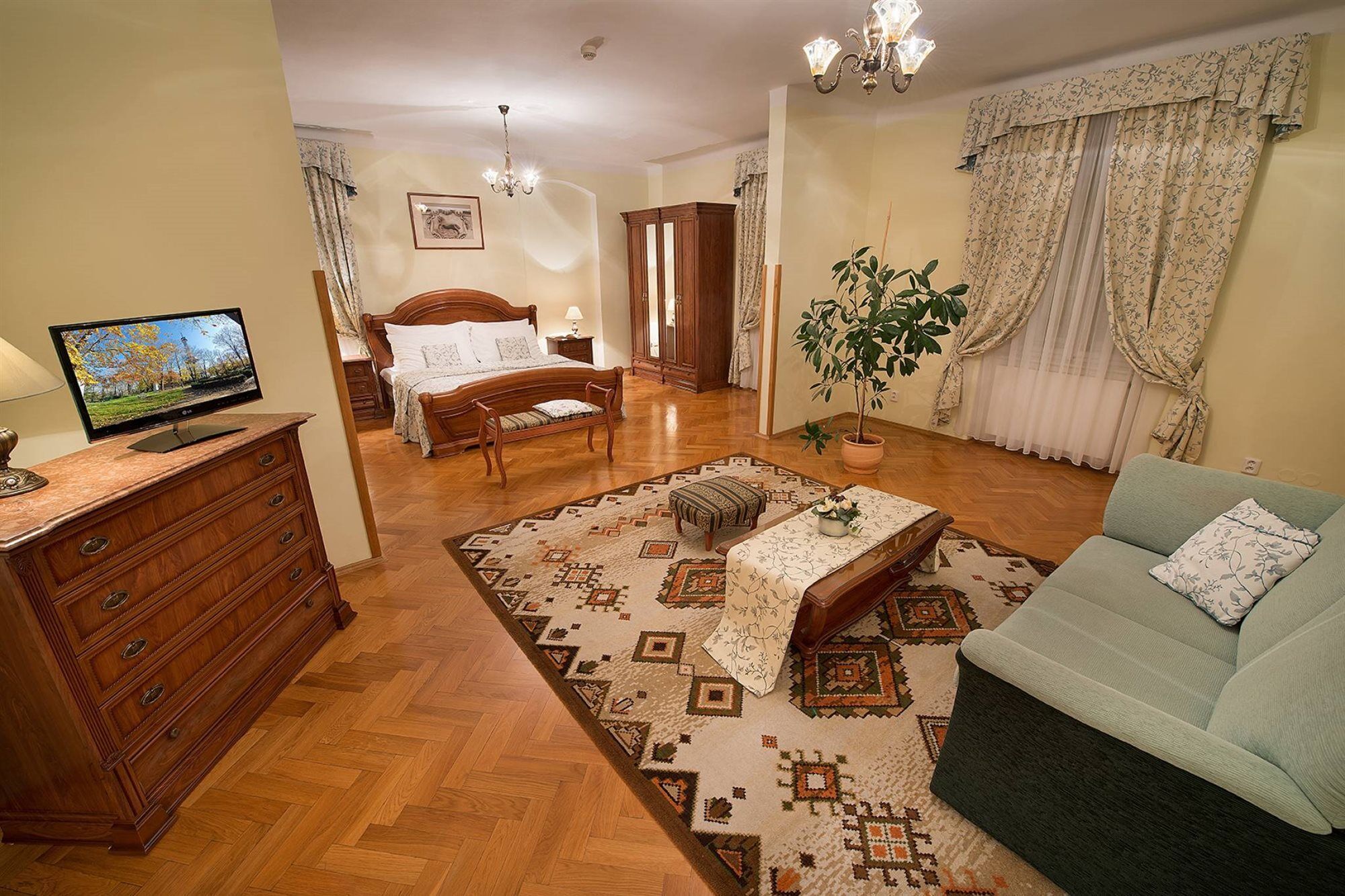 Boutique Constans 4*