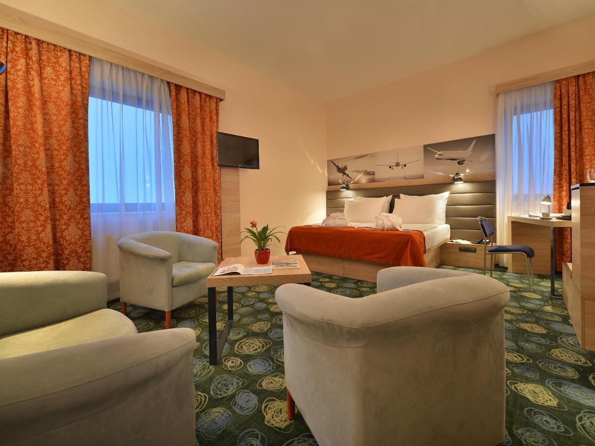 Ramada Airport Hotel Prague