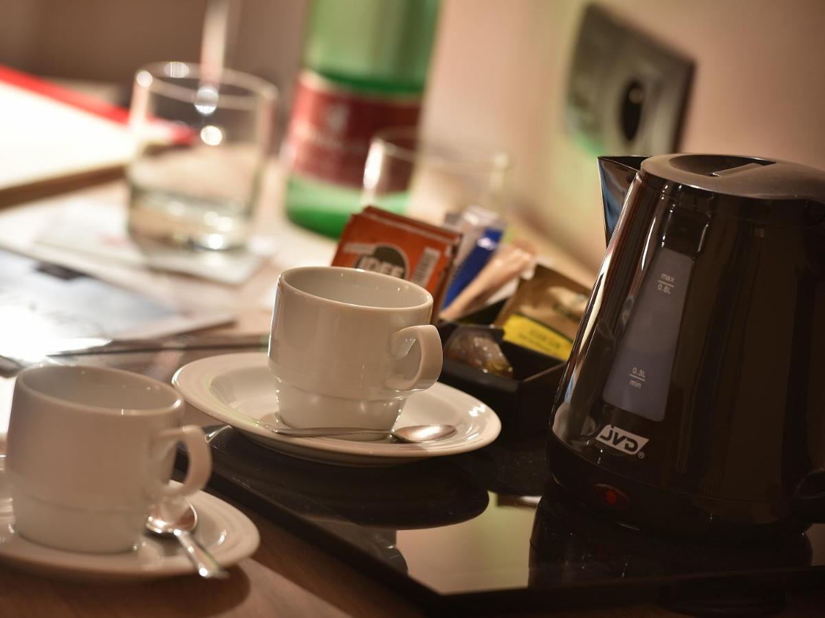 Ramada Airport Hotel 4*