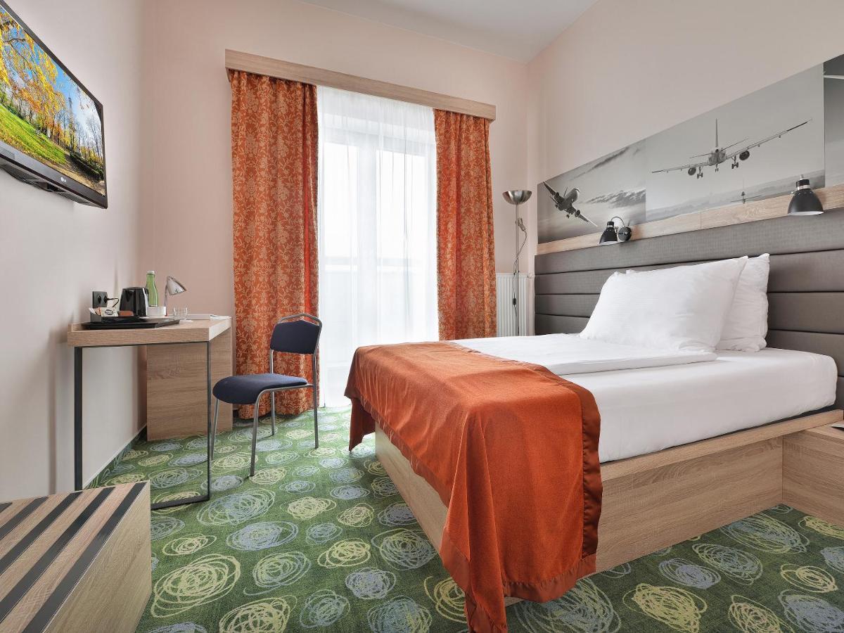 Hotel Ramada Airport