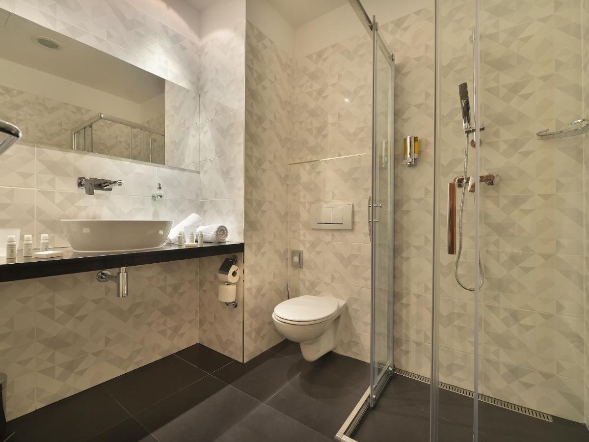 Hotel Ramada Airport 4*