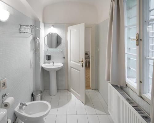 6 Continents By Adrez Apartment